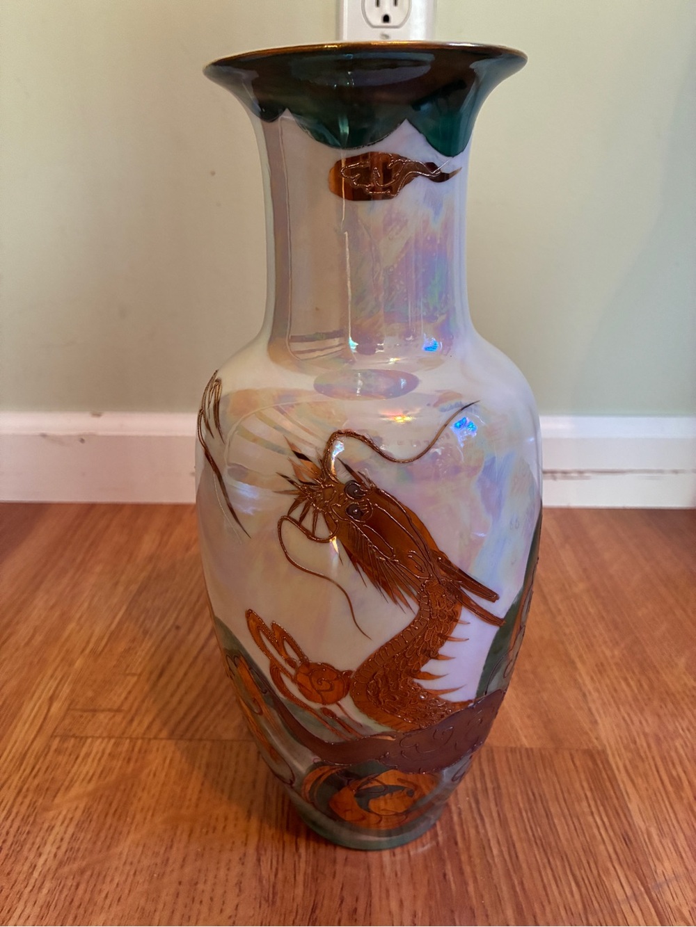 Aito China Vintage 24kt Dragon Vase Ceramic Hand Painted